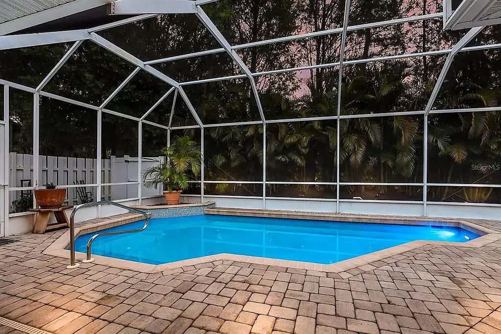 3 bed, 2015 sqft, $4,300 — Photo 1