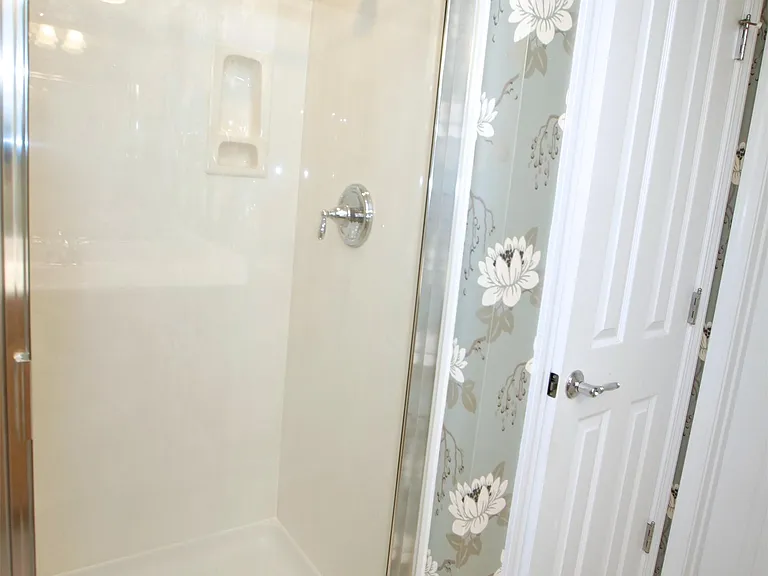 2105 Corwith Dr — Photo 16