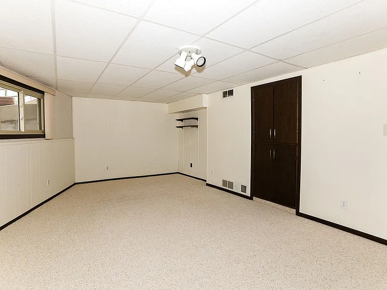 601 W Interstate Ave — Photo 31