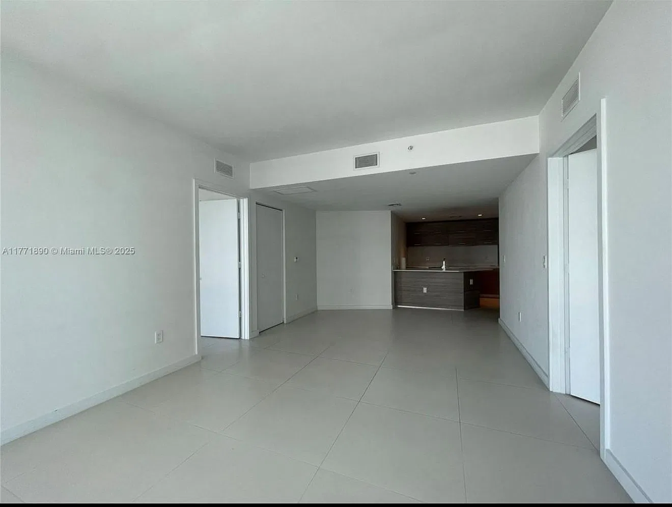 2 bed, 2.5 bath, 961 sqft, $4,500 — Photo 4