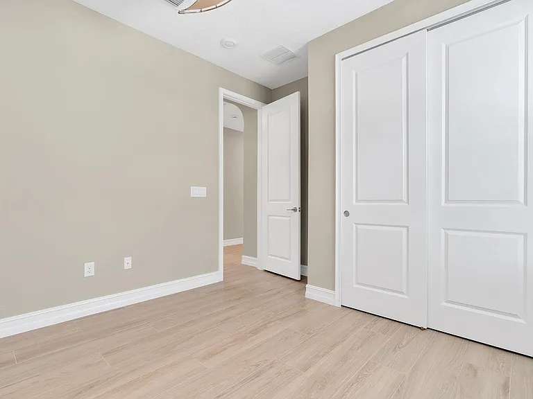 2217 6th St E — Photo 14