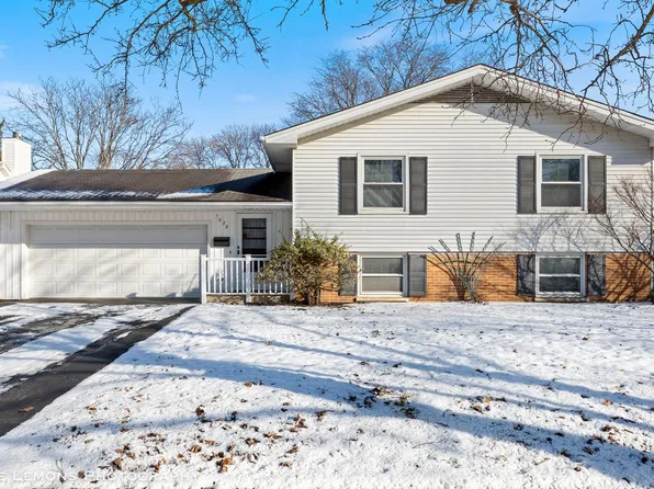 1028 Douglas Ave, Naperville, IL 60540