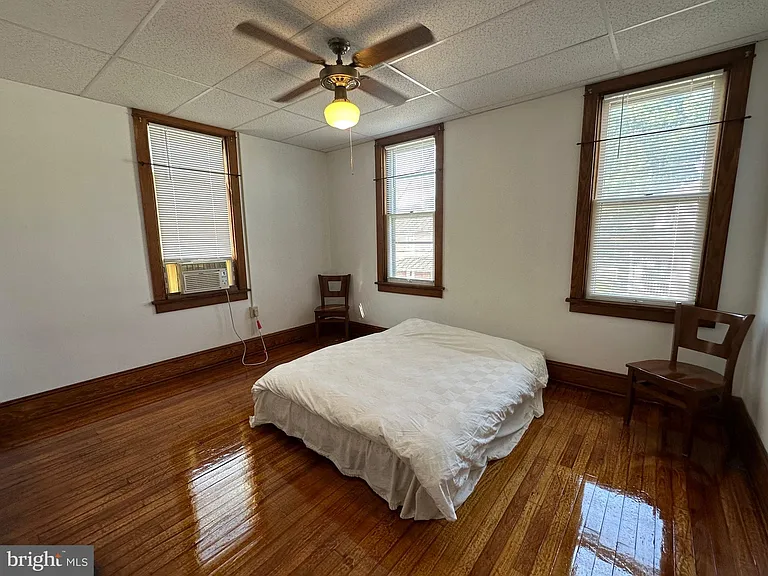 239 N Stratton St — Photo 17