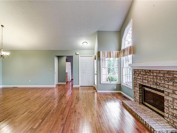 5th image of 401 Bounty Way