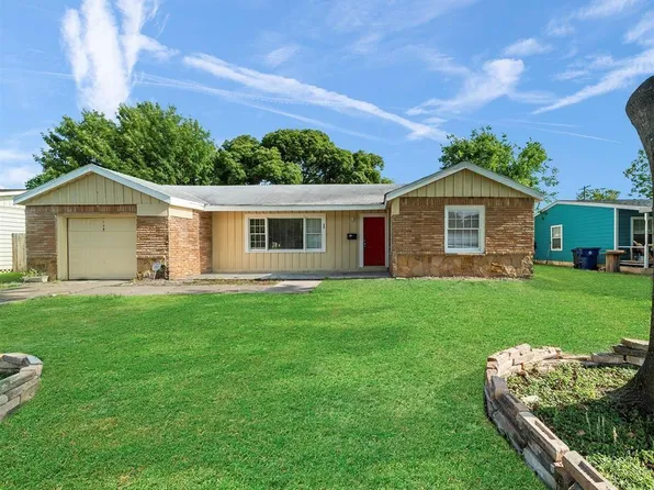 1008 17th Ave N, Texas City, TX 77590