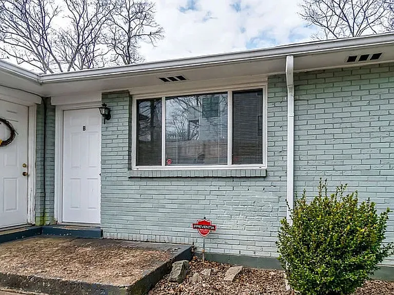 1019 Summit Ave — Photo 1