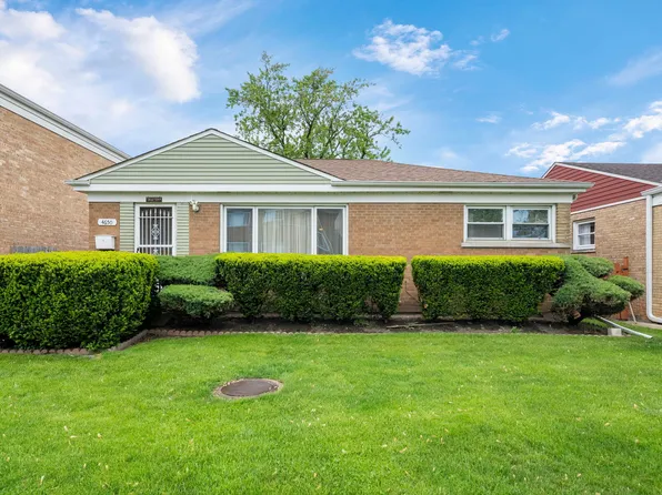 4650 Dobson St, Skokie, IL 60076