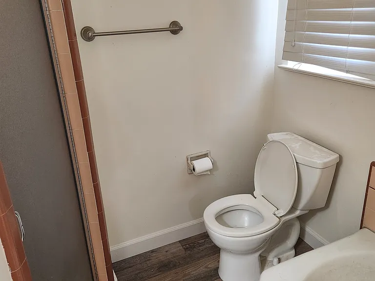 2420 E Pontiac Way — Photo 23