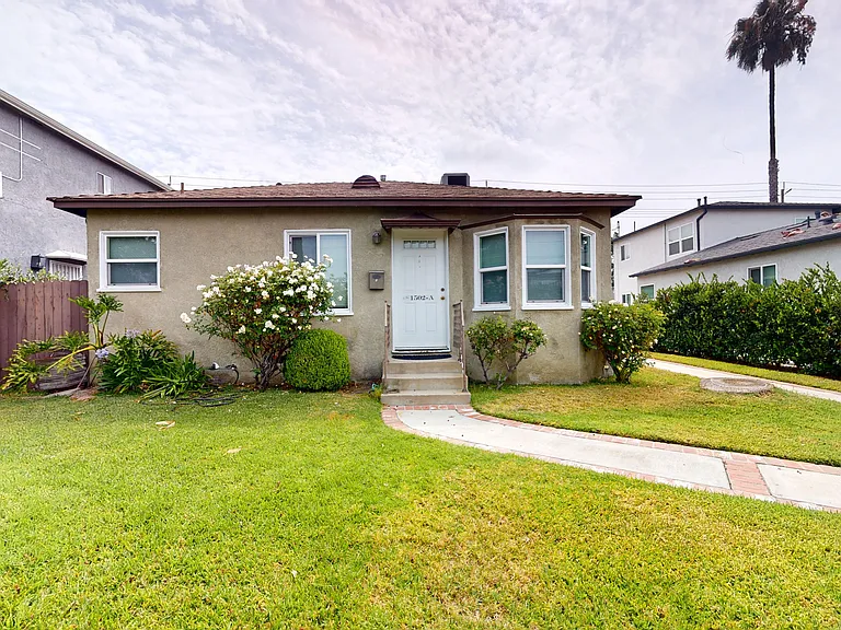 1502 N Hollywood Way #A — Photo 20