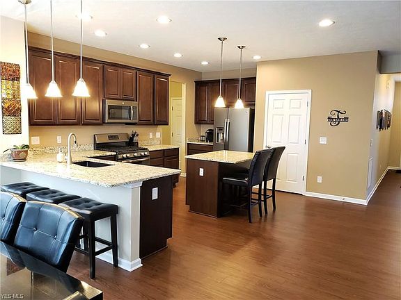 5th image of 32837 Rebecca Ln