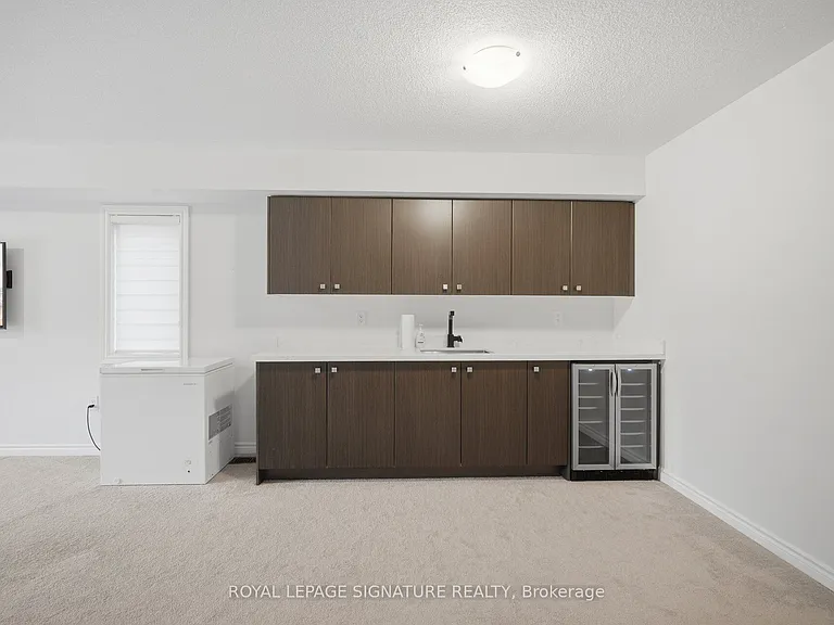 91 Roulette Cres #3 — Photo 12