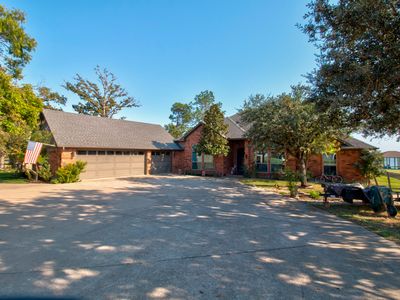821 Kiowa Dr W, Lake Kiowa, TX, 76240