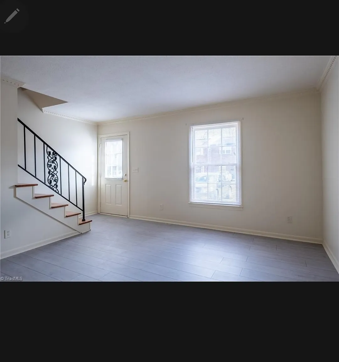 2 bed, 1.5 bath, 1020 sqft, $1,300 — Photo 4