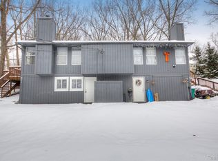 9313 Van Antwerp Rd, Brighton, MI 48116