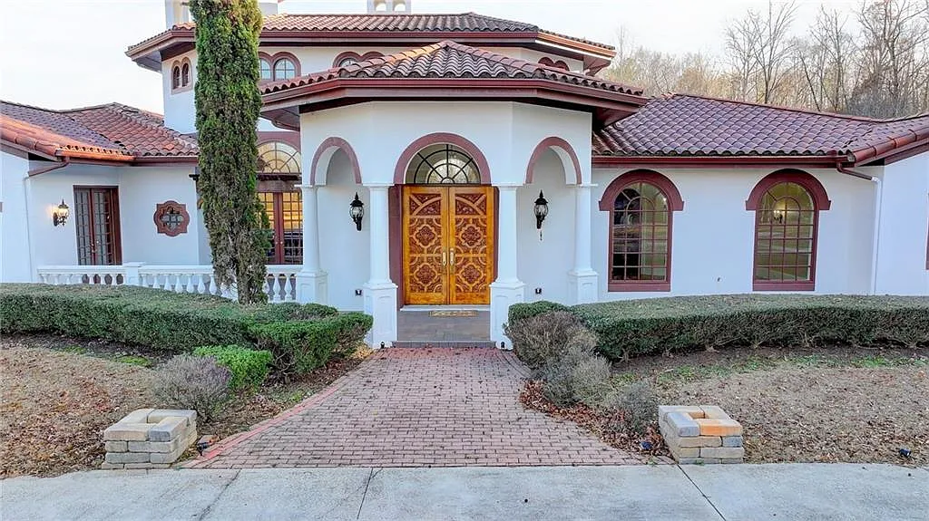 3 bed, 5.0 bath, 6256 sqft, $7,500 — Photo 3