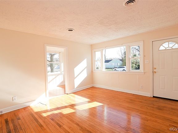 3rd image of 3312 Chapel Dr