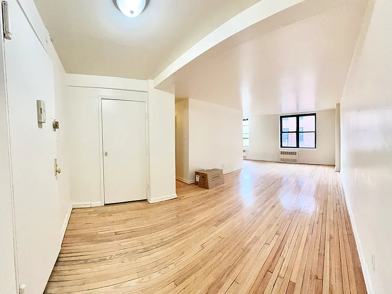 1545 Rhinelander Ave #1 — Photo 3