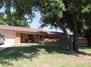 2807 James St, Decatur, TX 76234