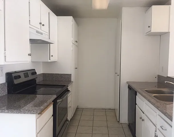 24431 Trevino Dr #V2 — Photo 5