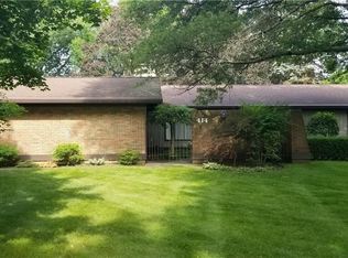 414 Forest Dr, Rossford, OH