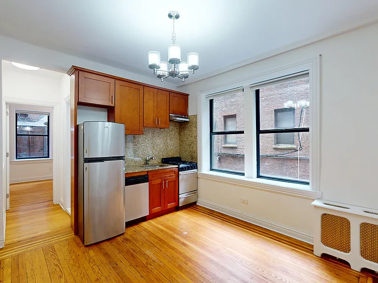 245 W 51st St #211 — Photo 4