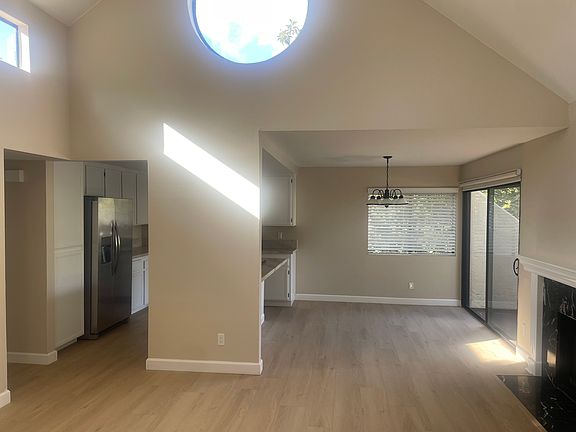 5th image of 395 N Melrose Dr Unit D