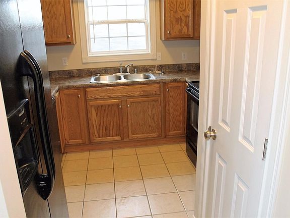 4th image of 126 Rose Ln