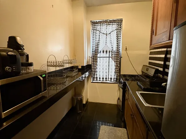 850 Saint Marks Avenue image 2 of 6