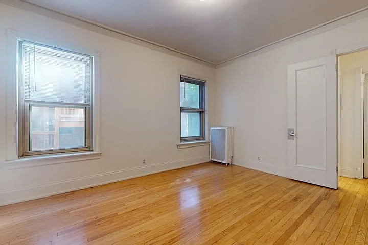 1413-15 E. 57th — Photo 11