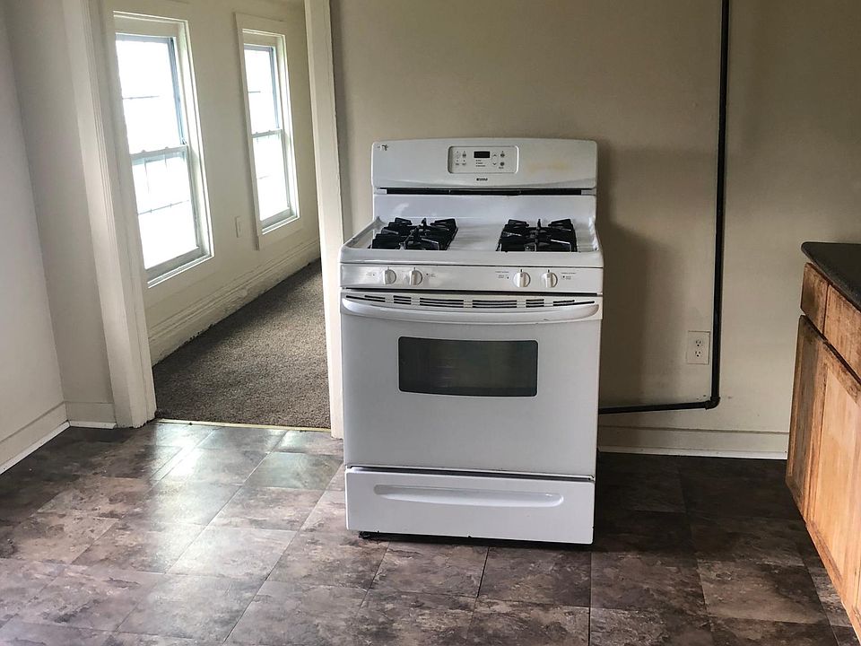 2nd image of 95 Carl St #2