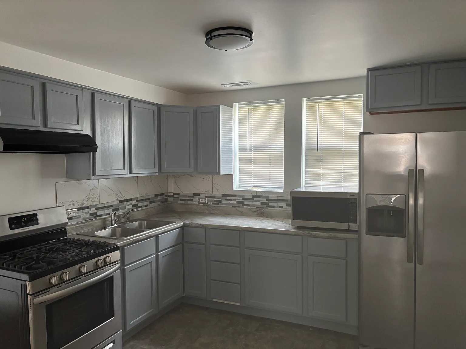2 bed, 1100 sqft, $1,200 — Photo 3