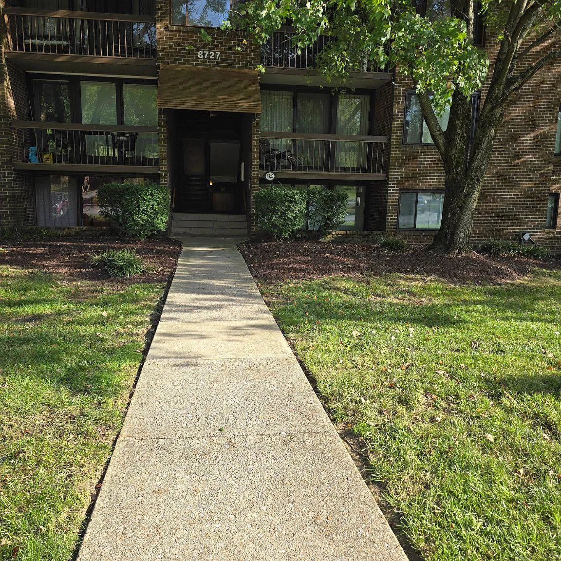 2 bed, 1.0 bath, 975 sqft, $1,900 — Photo 1
