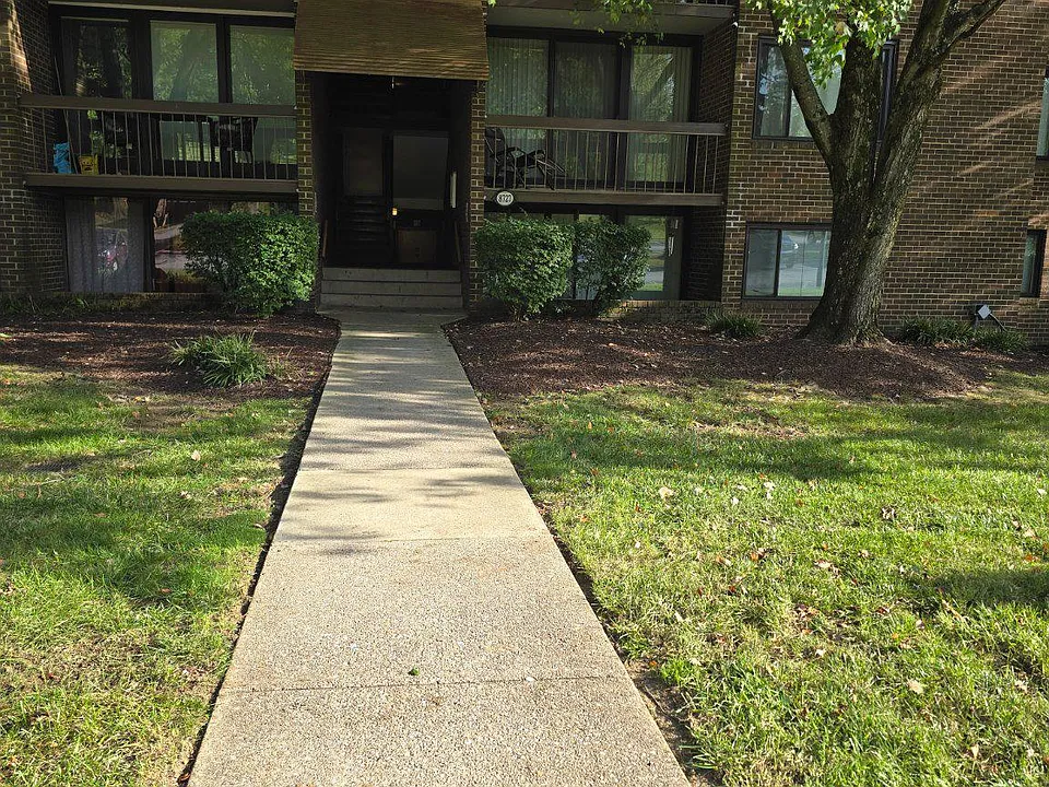 8727 Hayshed Ln #32