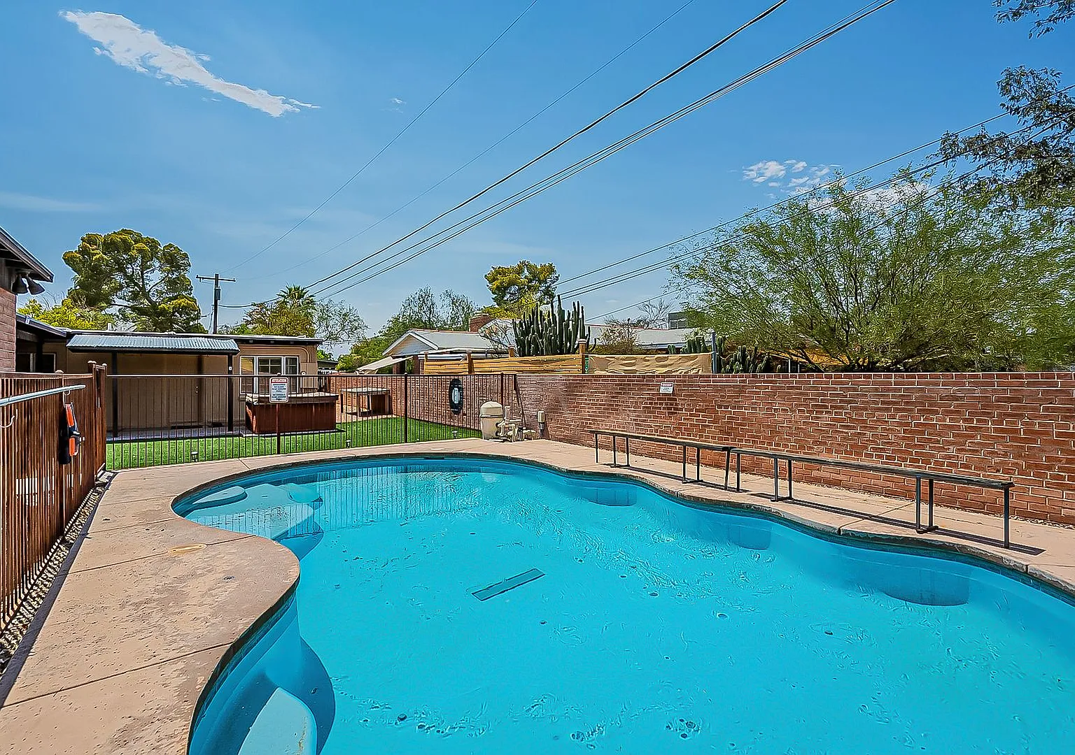 2102 N. Norton Ave. — Photo 1