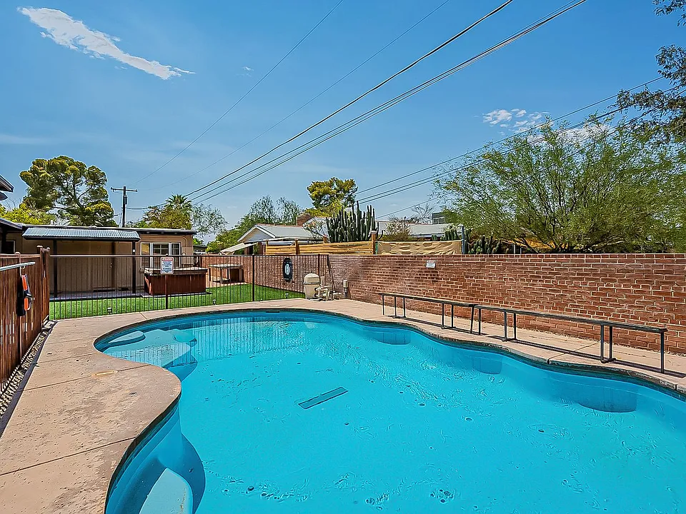 2102 N. Norton Ave.