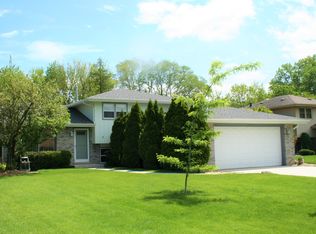 236 Poston Rd, Willow Springs, IL 60480