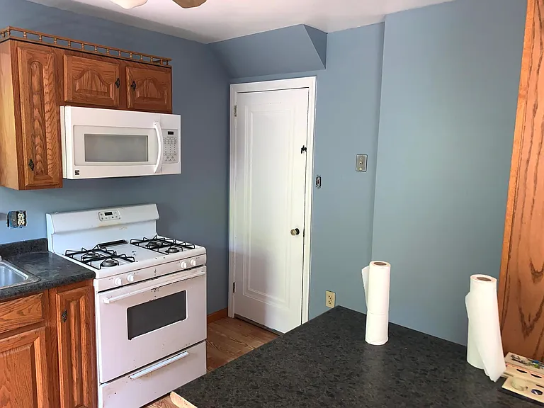 1015 Willow Dr — Photo 8