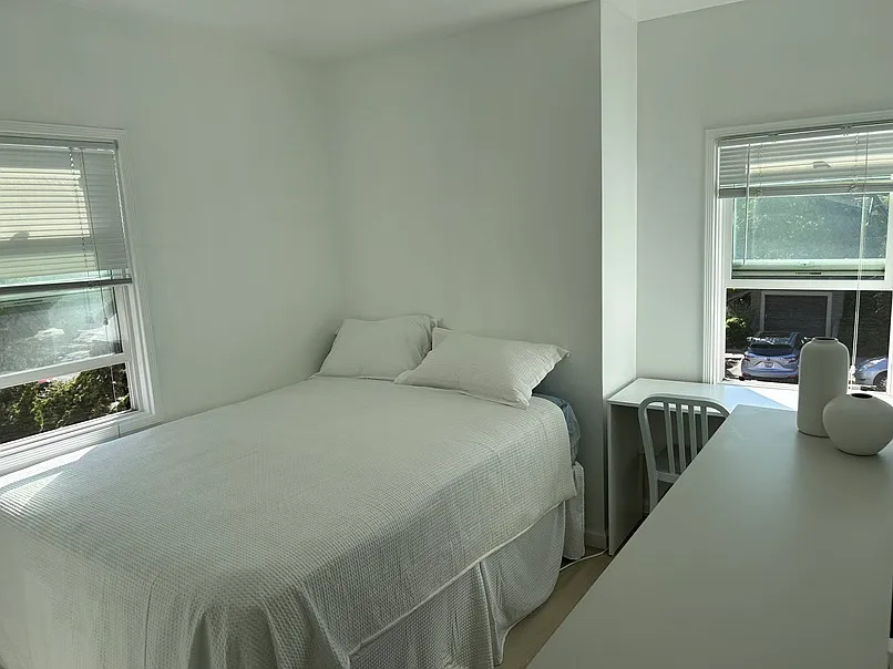 10 bed, 4.5 bath, $1,200 — Photo 3