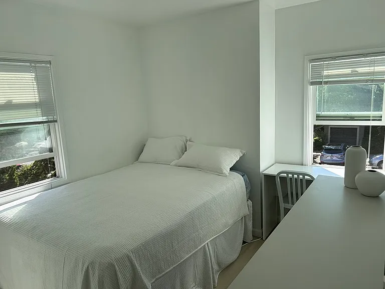 4264 Howe St #2B — Photo 3