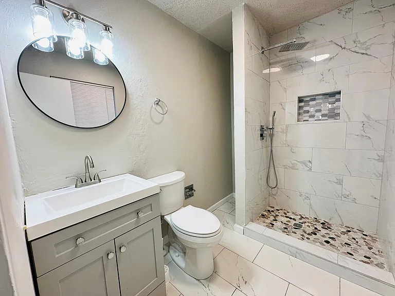 5600 NW 67th St — Photo 22