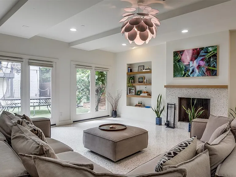 2829 Dyer St — Photo 14