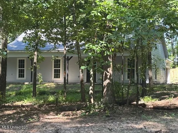 81 Hickory Dr, Byhalia, MS 38611