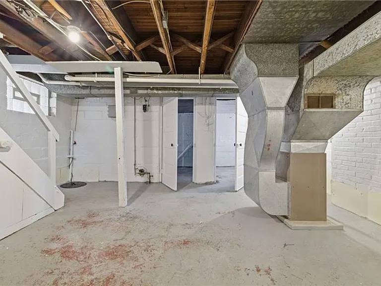 2721 Pyramid Ave — Photo 22