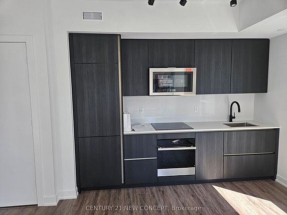 4th image of 327 King St W #1502