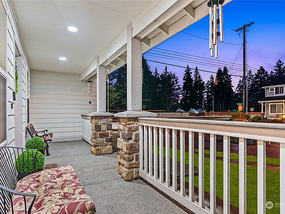 5th image of 17604 24th Avenue Ct E
