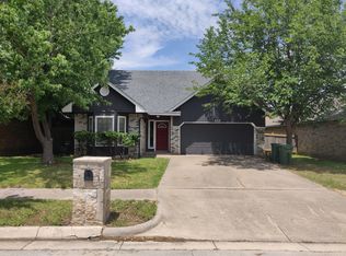 803 Melville Dr, Arlington, TX 76015