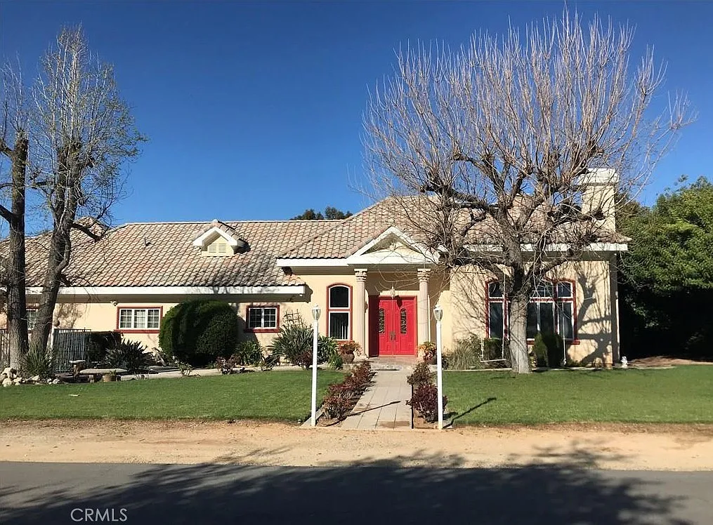 4 bed, 4327 sqft, $5,200 — Photo 2