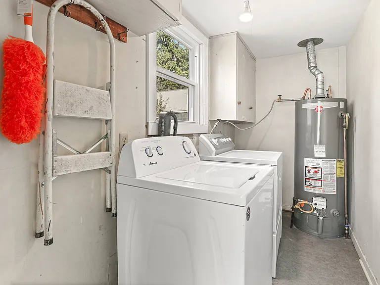 Laundry room off kitchen