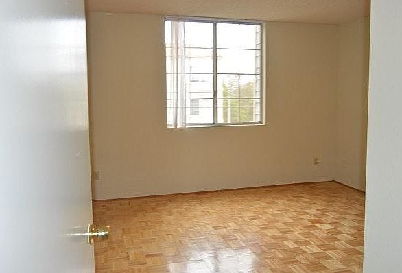 2nd image of 825 S Harvard Blvd APT 307