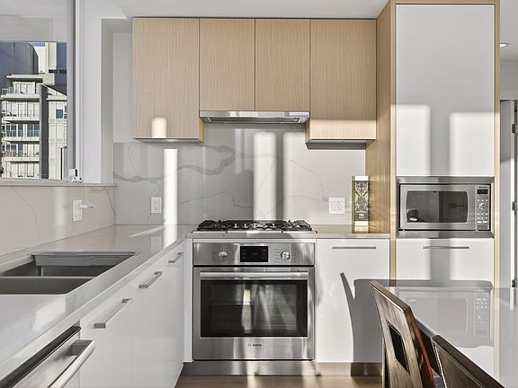 3rd image of 567 Clarke Rd #1609